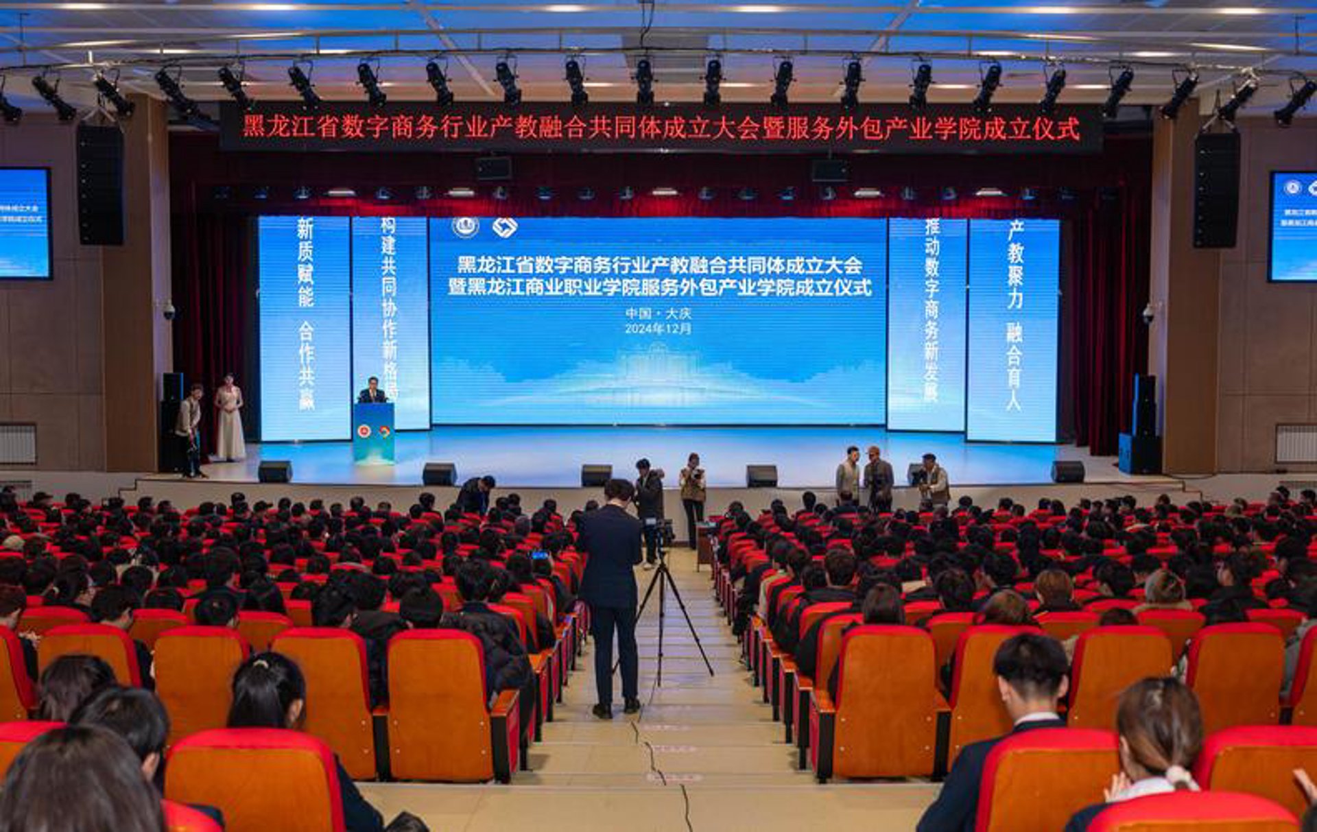 假山喷泉制作：打造自然景观新风尚